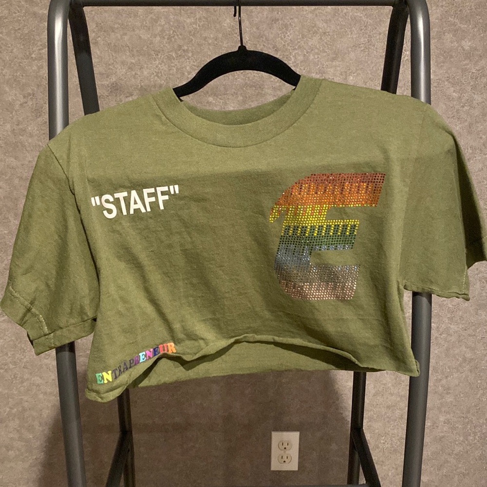 Olive green t-shirt crop. Rainbow bedazzled “E” size small